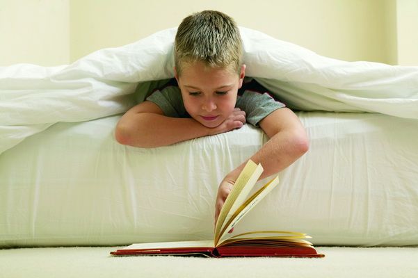 Dormir bien: Es mejor leer un libro impreso antes que un libro electrónico
