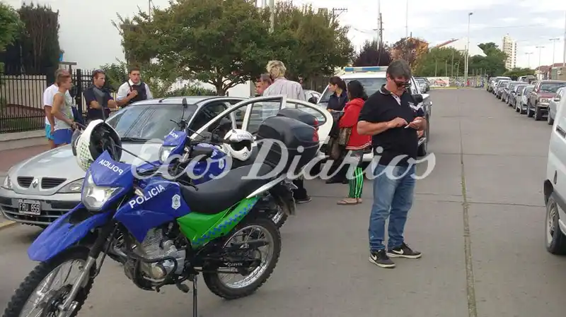 Conducía alcoholizado, chocó una moto, trató de huir y lo atraparon
