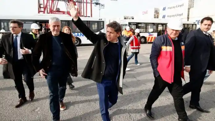 El gobernador Axel Kicillof en el puerto de Dock Sud.