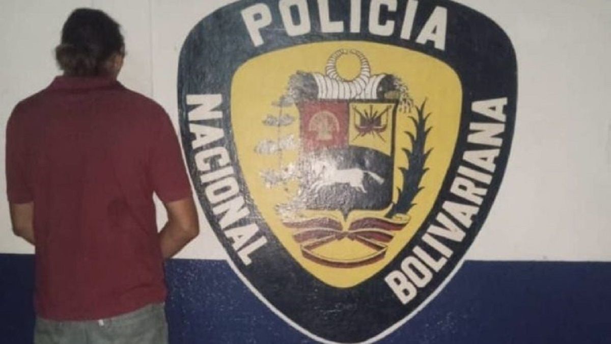 MONSTRUO abusaba de sus cuatro hijas pequeñas y de su esposa: las mantenía cautivas en una finca