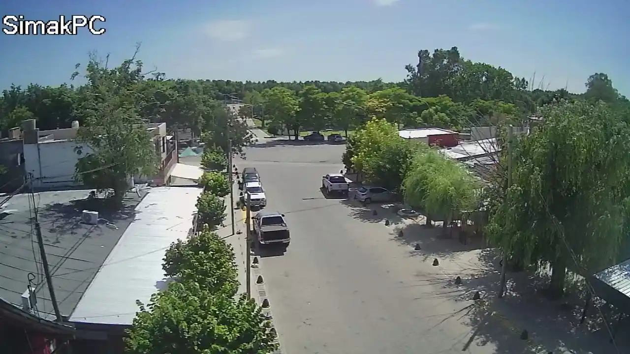 Presumen que el mal olor procede de los residuos que quedan expuestos al sol cuando baja el agua.