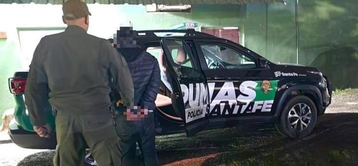 FLORENCIA: "LOS PUMAS" ATRAPARON A UN HOMBRE Y SECUESTRARON PRESUNTO MATERIAL ESTUPEFACIENTE, UN ARMA DE FUEGO Y DINERO - 4