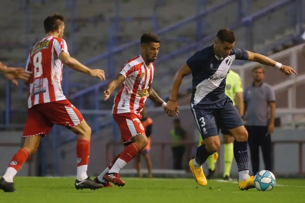 Alvarado volvió a ganar de local