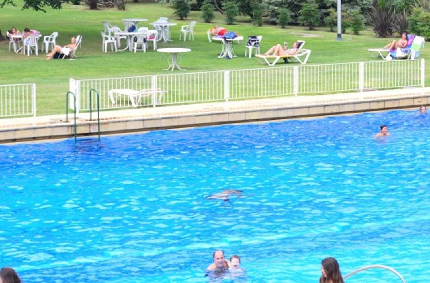 Los clubes de Rosario buscan reactivar sus actividades sociales para la llegada del verano