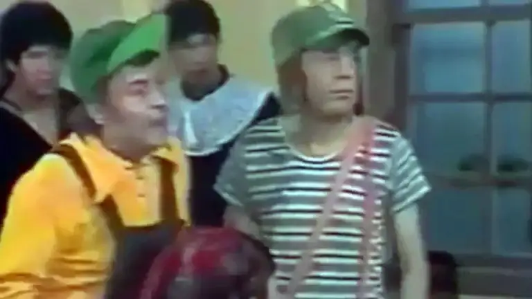 Horacio y Roberto Gómez Bolaños, interpretando a Godínez y el Chavo, respectivamente