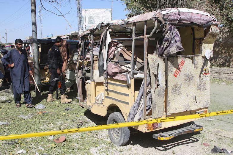 Atentado a metros de una escuela en Pakistán: murieron 5 niños