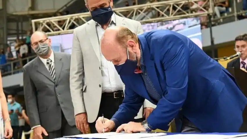 Apoyar a quienes defienden los intereses del pueblo