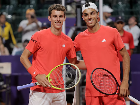 Los hermanos Cerúndolo, Francisco y Juan Manuel, debutaron con un triunfo en el cuadro individual del ATP 500 de Río.Foto:Infobae