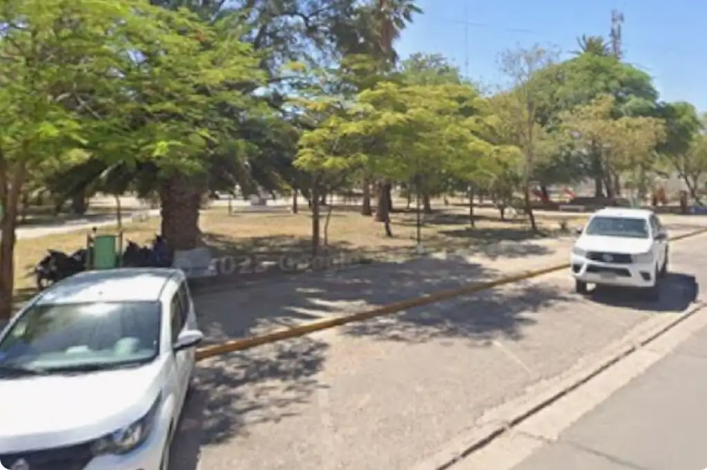 Prendió fuego a su pareja y huyó