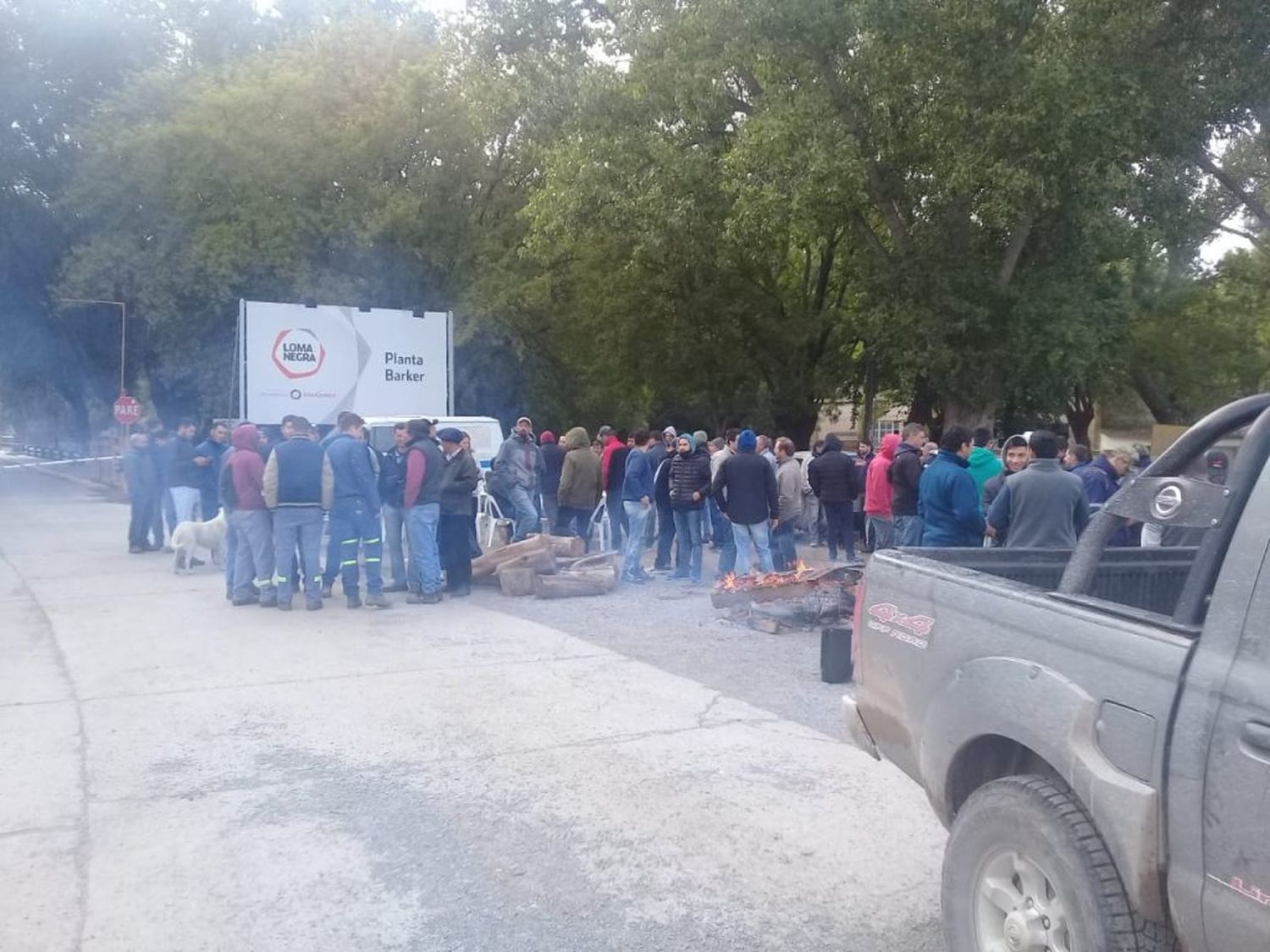 Sigue el paro en Loma Negra y los trabajadores temen por el cierre