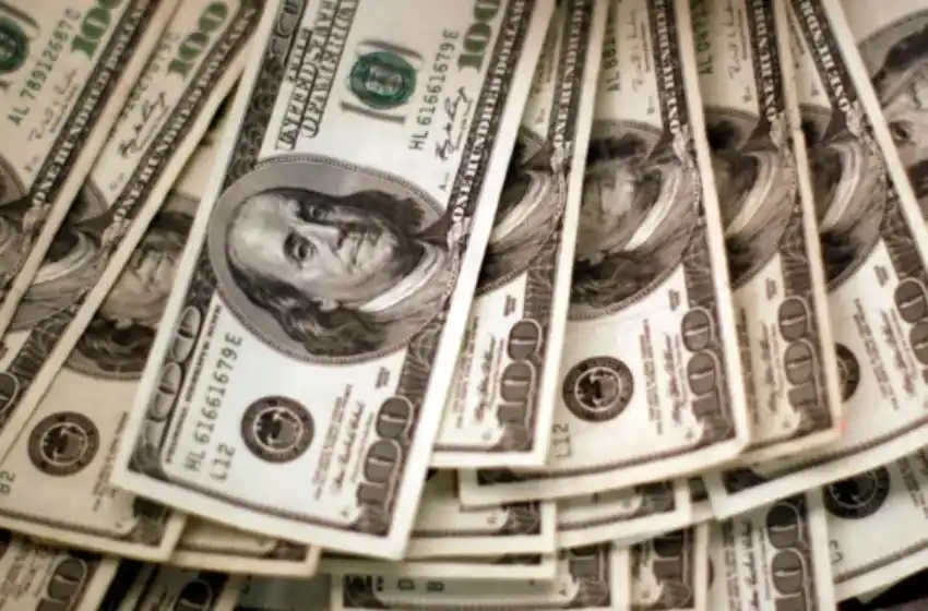 Luego de rozar los $500, el dólar blue cayó más de $20
