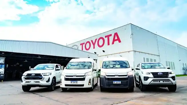 Toyota anunció inversiones para producir su tercer modelo en Argentina