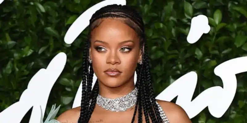 Rihanna confiesa que todavía ama a Chris Brown