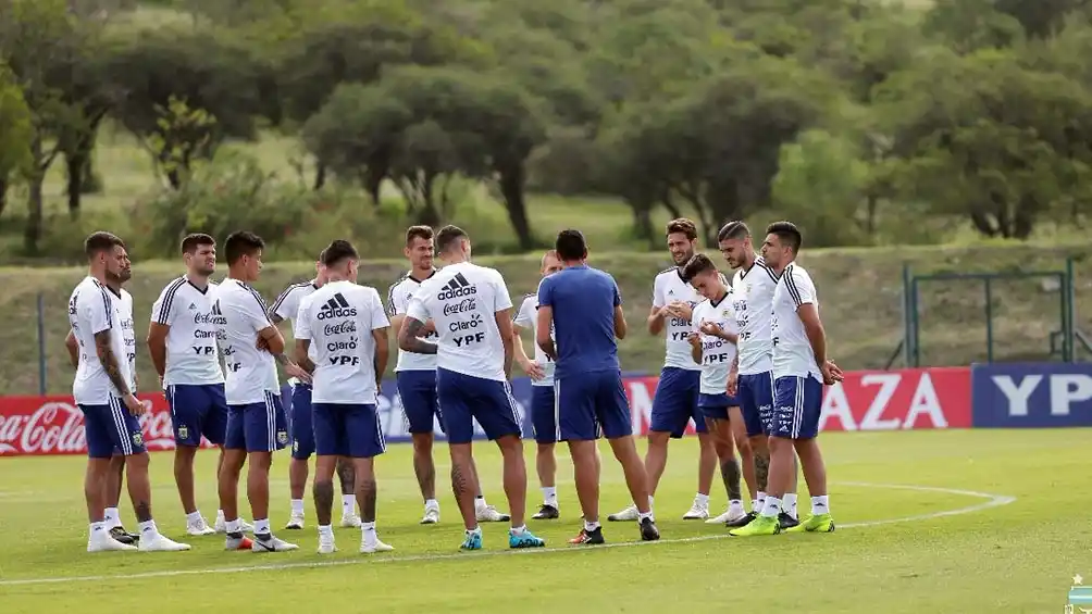 El seleccionado se despide de Córdoba tras una noche a puro cuartetazo