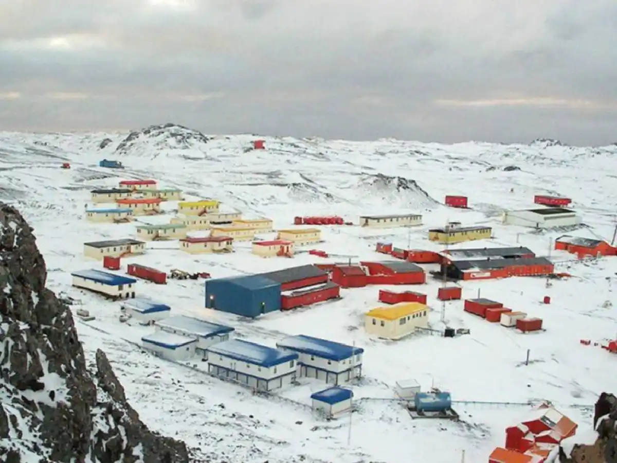 Luego del sismo en la Antártida, la Armada despliega al ARA Puerto Argentino para dar apoyo