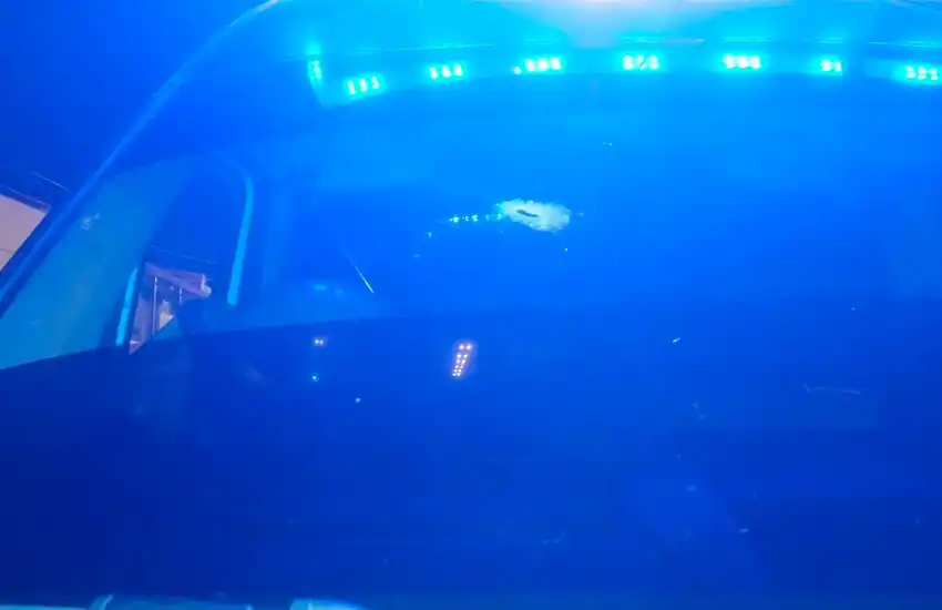 Sujetos armados atacaron a balazos un móvil policial en zona sudoeste