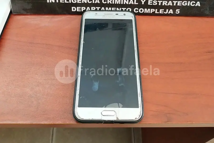 Se metió a una casa, se llevó el celular que estaba arriba de la mesa y lo vendió al rato por $10.000