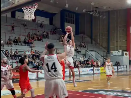 Martín Sánchez, punto alto de la noche, tirando para dos. Foto: Gentileza