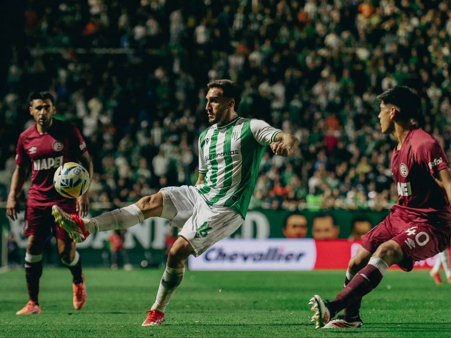 Banfield fue superior a Lanús.