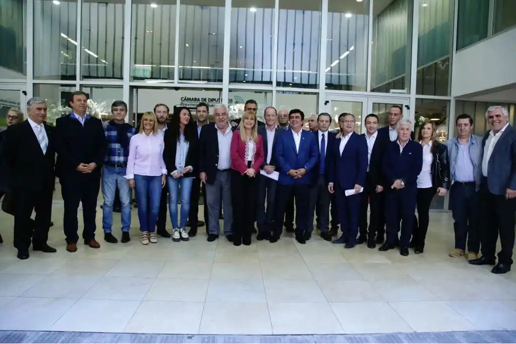 Magario e Insaurralde encabezan debate sobre seguridad de intendentes peronistas 