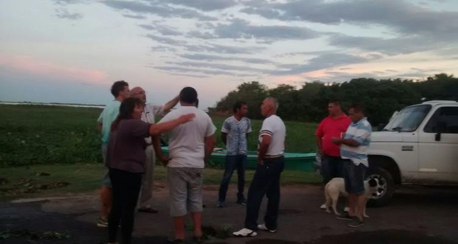 Creciente: Funcionarios se reunieron con vecinos de Vuelta de Obligado