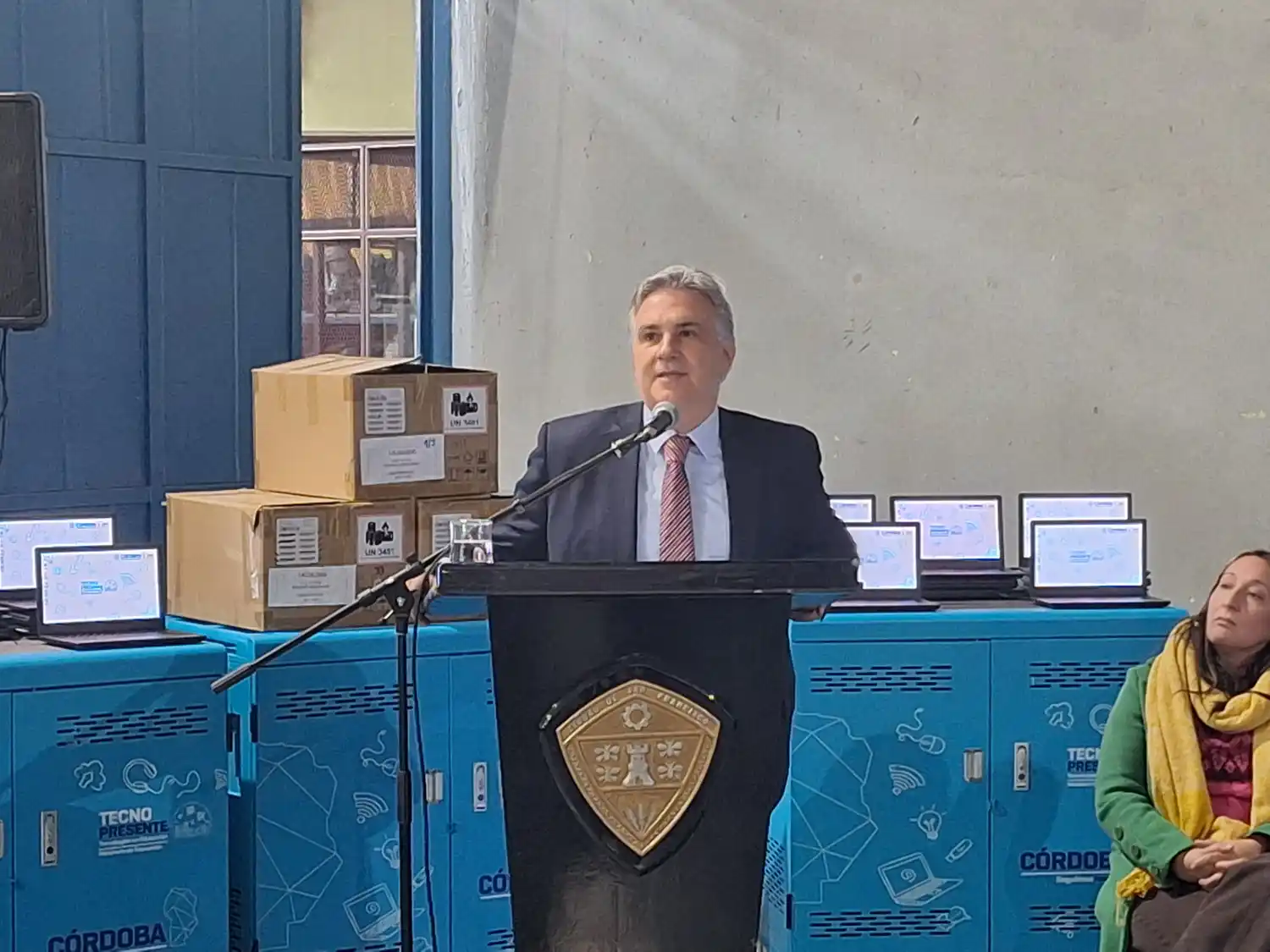 Martín Llaryora encabezó un acto en el Ipet 50 donde cruzó al gobierno nacional por el recorte de fondos.