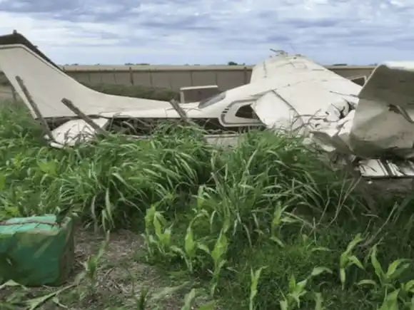 Encontraron una avioneta estrellada que llevaba cocaína en Arequito