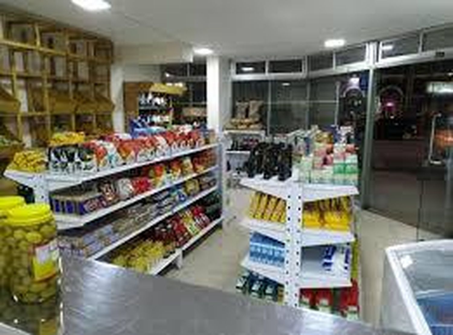 Bogdan se reunió con comerciantes para abordar la extensión en los horarios de atención.