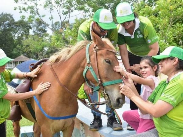 Avanzan las conversaciones con el IAS para 
llevar el Programa de Equinoterapia a Pirané