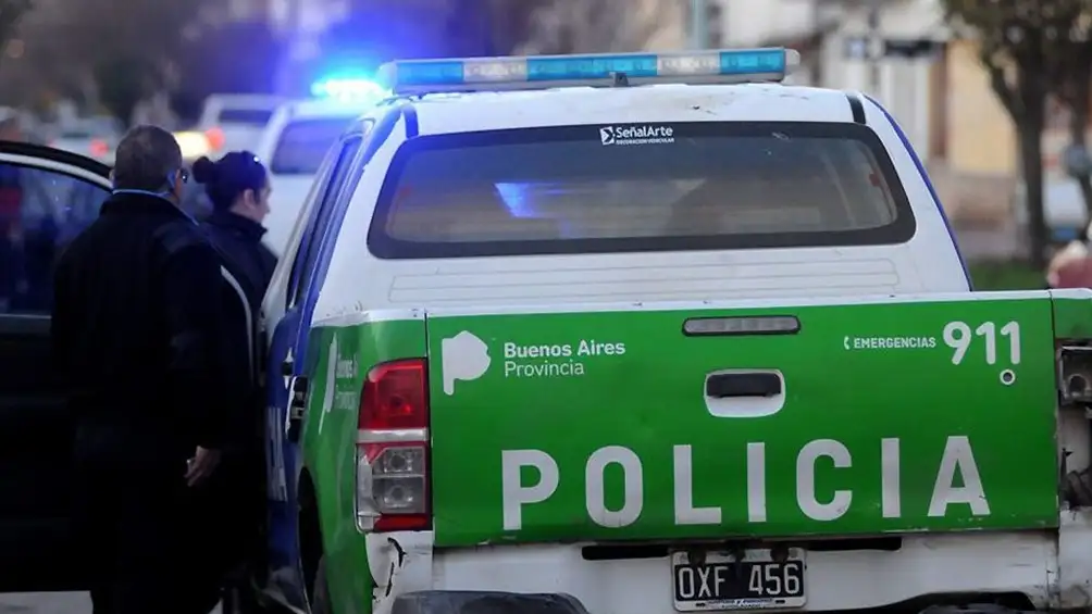 Dos hombres y una mujer son los acusados que llegan al debate detenidos.