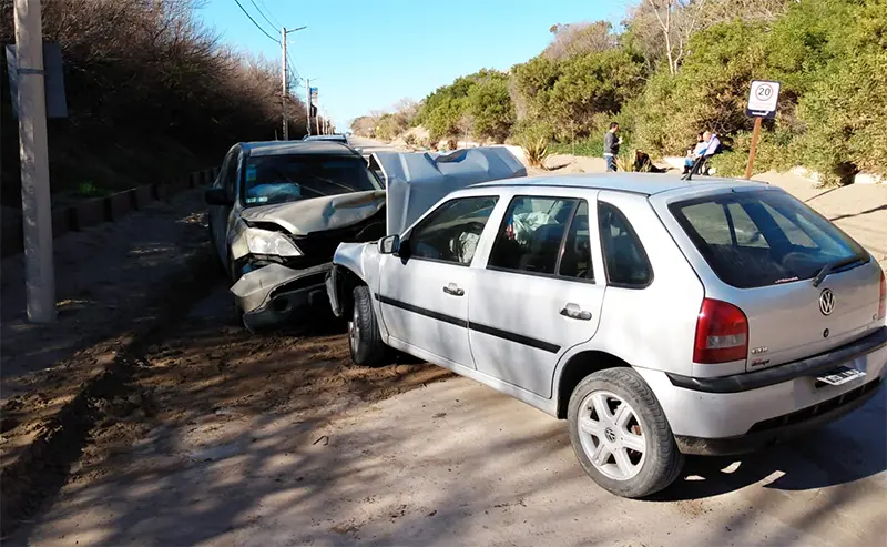 Dos conductores heridos en un choque frontal
