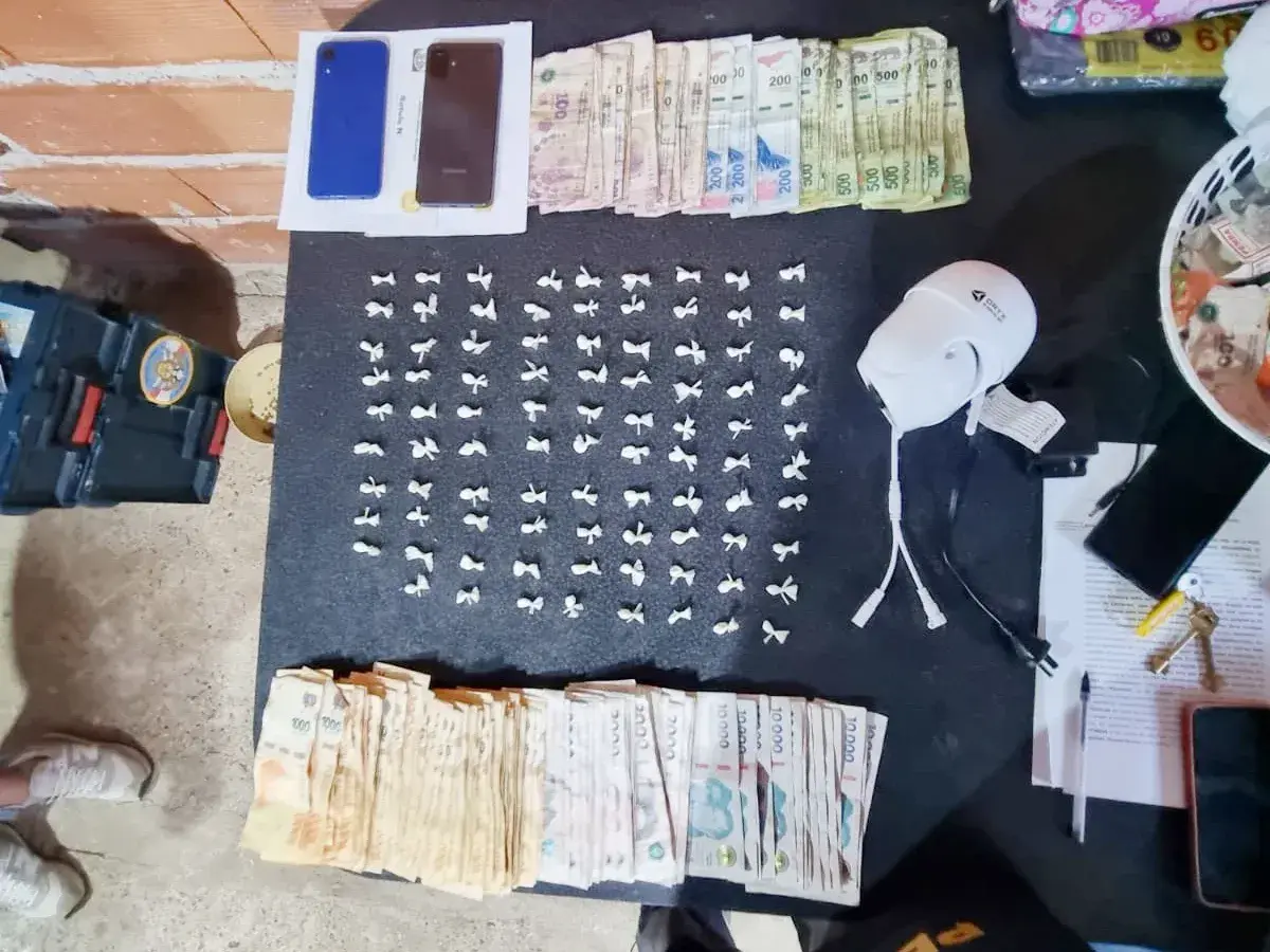 Allanamientos: secuestraron 89 envoltorios de cocaína y detuvieron a dos personas
