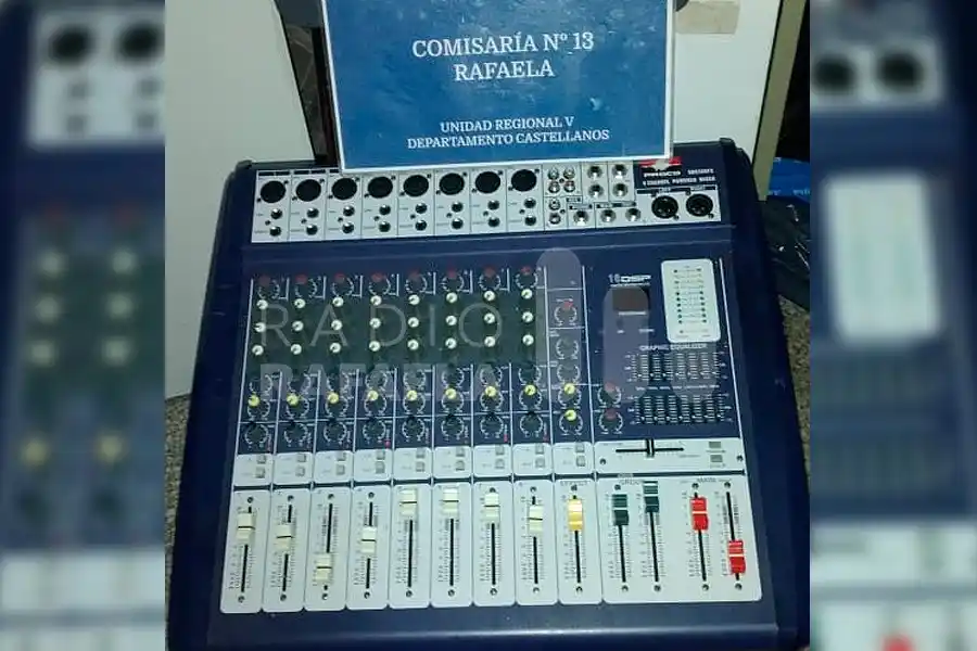 Meses más tarde, recuperaron una consola de sonido robada de una Parroquia de Rafaela