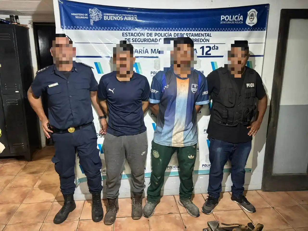 Fueron sorprendidos loteando terrenos de manera irregular a la altura del kilómetro 5. La Justicia dispuso su notificación por usurpación y el retiro del cerco precario.