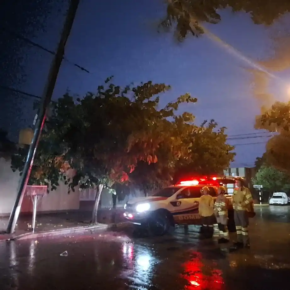 Bomberos Voluntarios atendieron múltiples emergencias tras la tormenta en San Francisco