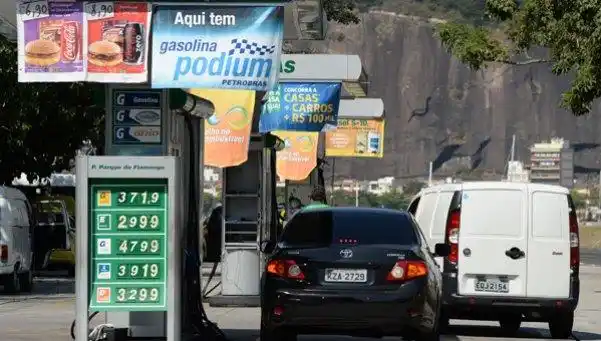 El precio de la nafta y el gasoil se congela por 90 días