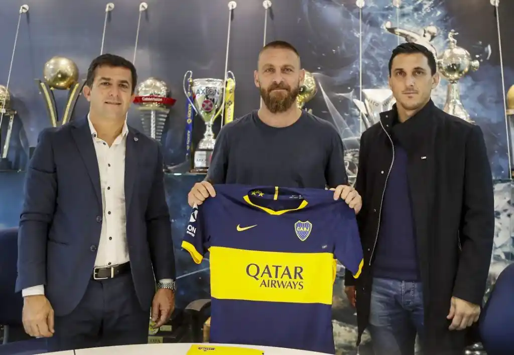 De Rossi firmó su contrato y presentado en forma oficial 