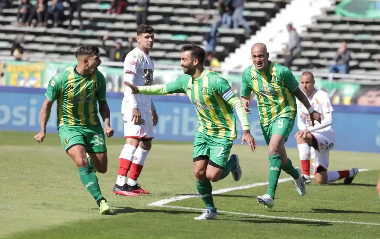 Aldosivi está vivo y lo demostró en el Minella