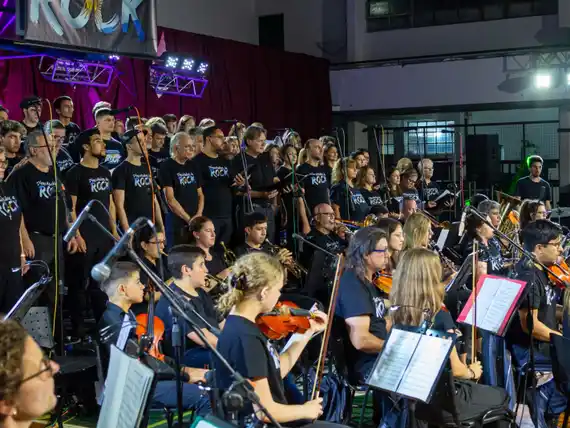 Pinceladas de Rock: una fiesta coral con más de 200 artistas en escena