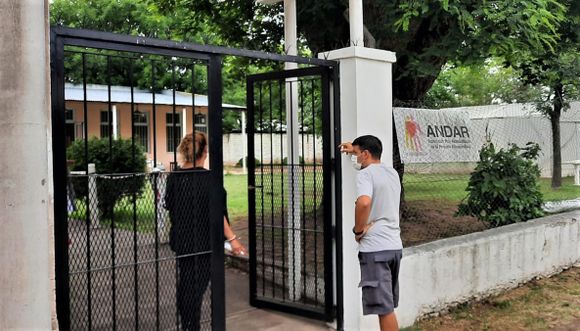 Escasez de test rápidos y “positivo por contacto estrecho”: cómo funcionará el formulario y qué debe hacer el paciente
