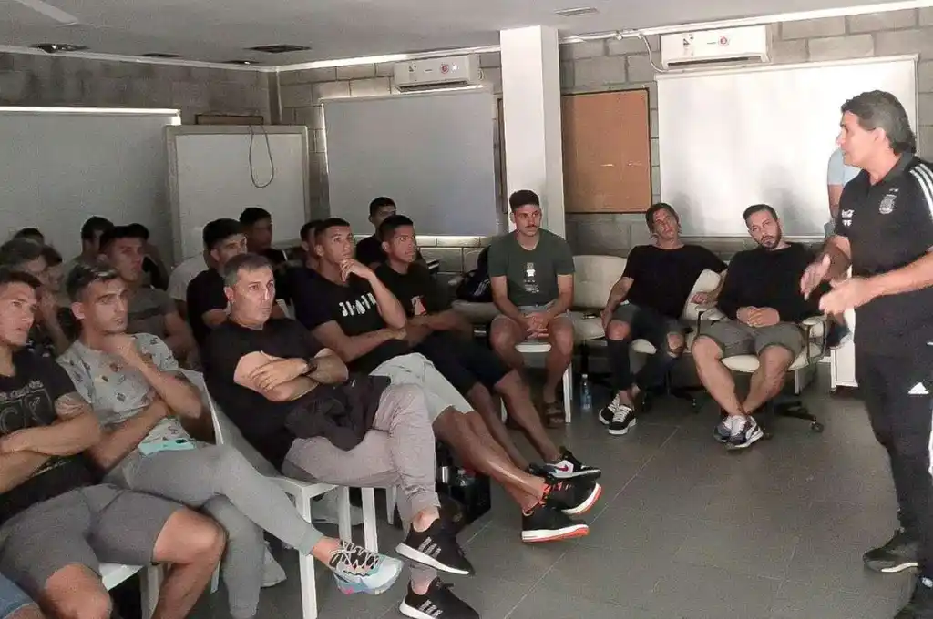 Empezó la capacitación para futbolistas sobre el uso del VAR