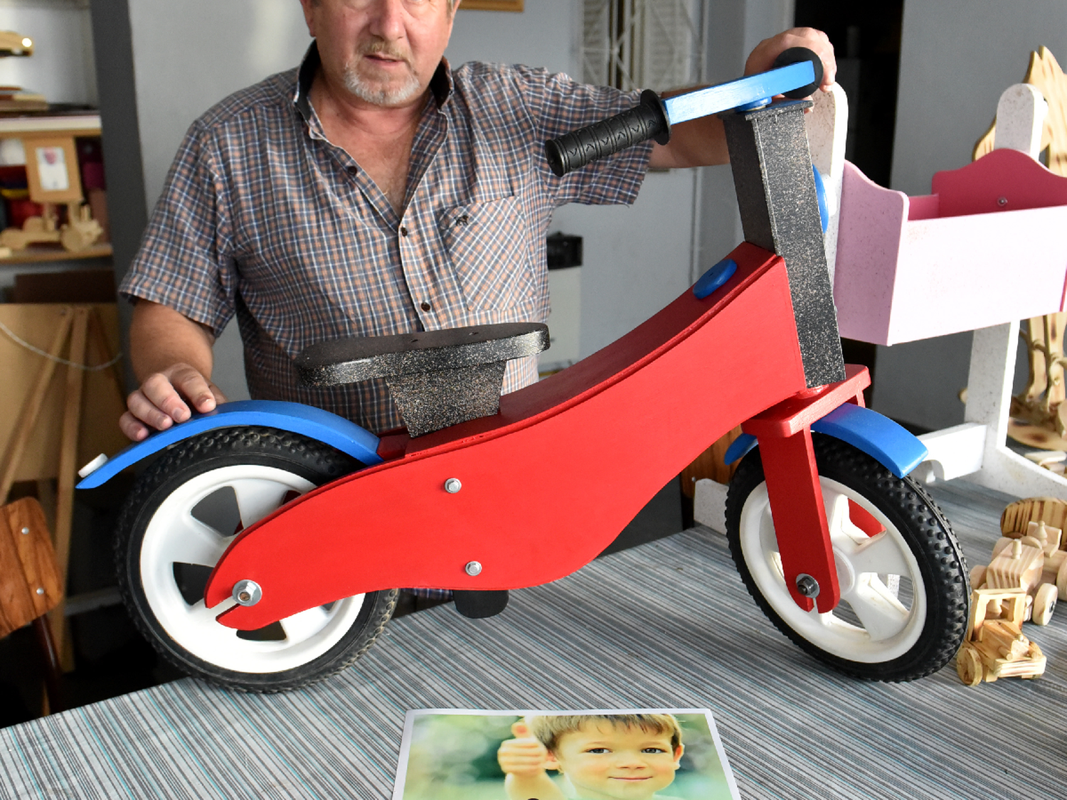 El carpintero que volvió a jugar y a crear
