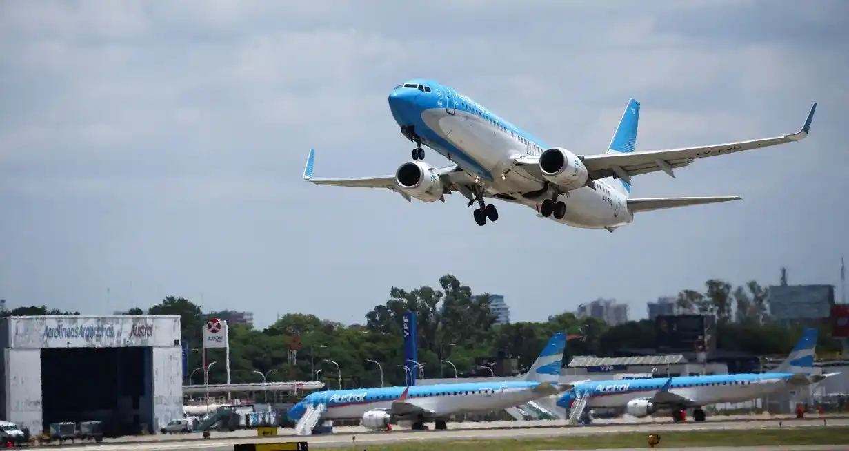 "Las conducciones de Aerolíneas Argentinas y Optar vulneran la confianza", advierten. Reuters.