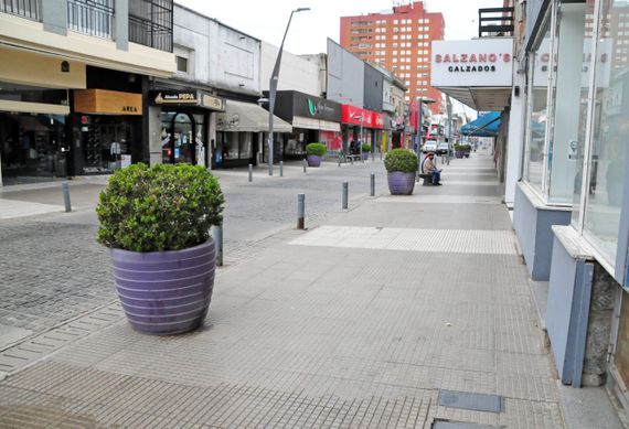 El sector comercial acató el aislamiento estricto y se observó poco movimiento 