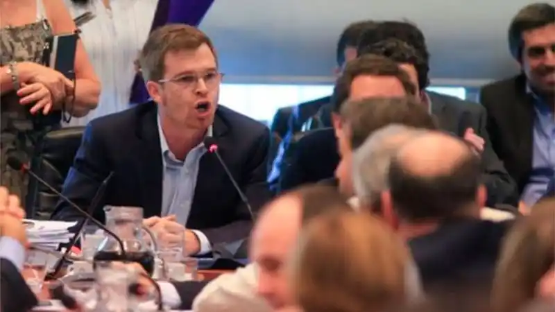 Tras un debate con escándalo, se avanzó con la reforma previsional