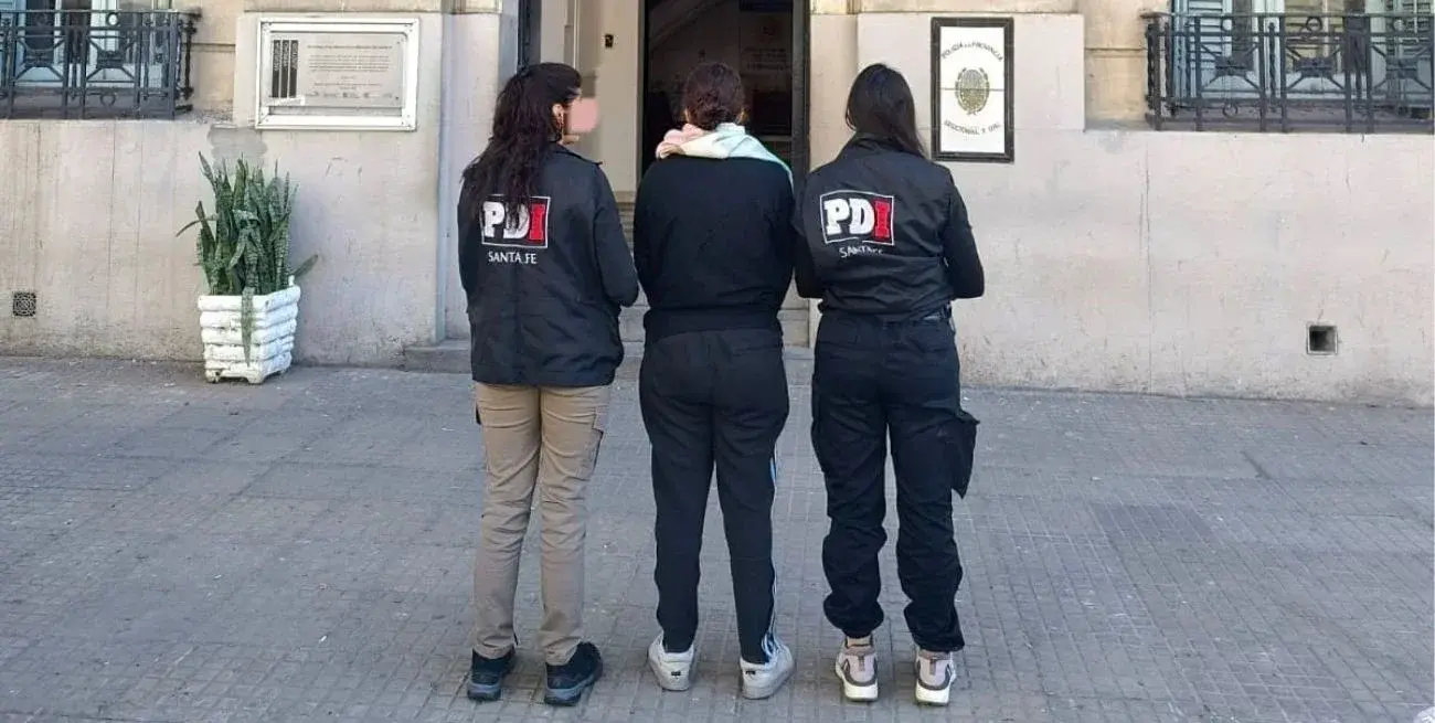Santa Fe: una policía fue detenida junto a su pareja, buscada por un homicidio