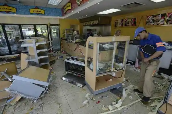 Continúa la tensión en San Fernando: Tras los saqueos, desalojan un barrio 