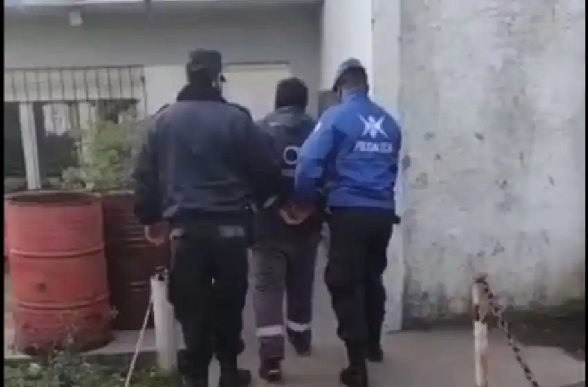 Chocaron, andaban sin papeles y terminaron a los golpes con la policía