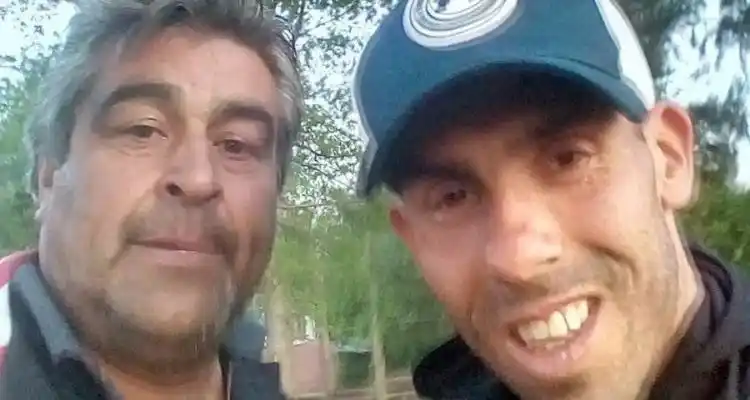 El fin de semana de Carlos Tévez en San Pedro: Junto a otros futbolistas, pescó, comió asado y jugó al truco