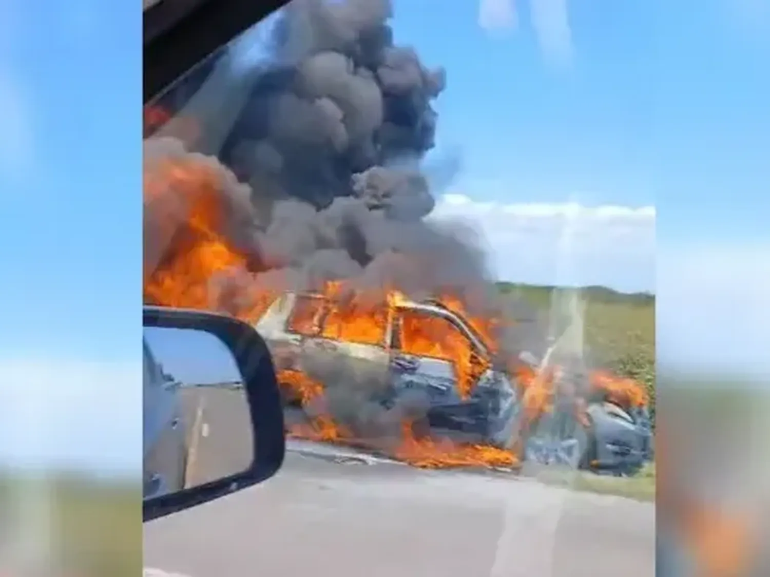 Un vehículo se incendió por completo en una ruta entrerriana